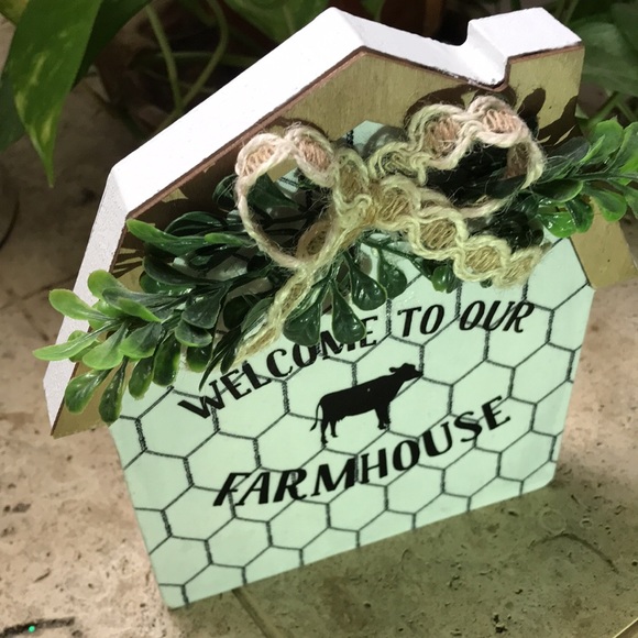 Handcrafted Wood Barn Shelf Sitter - Picture 6 of 6